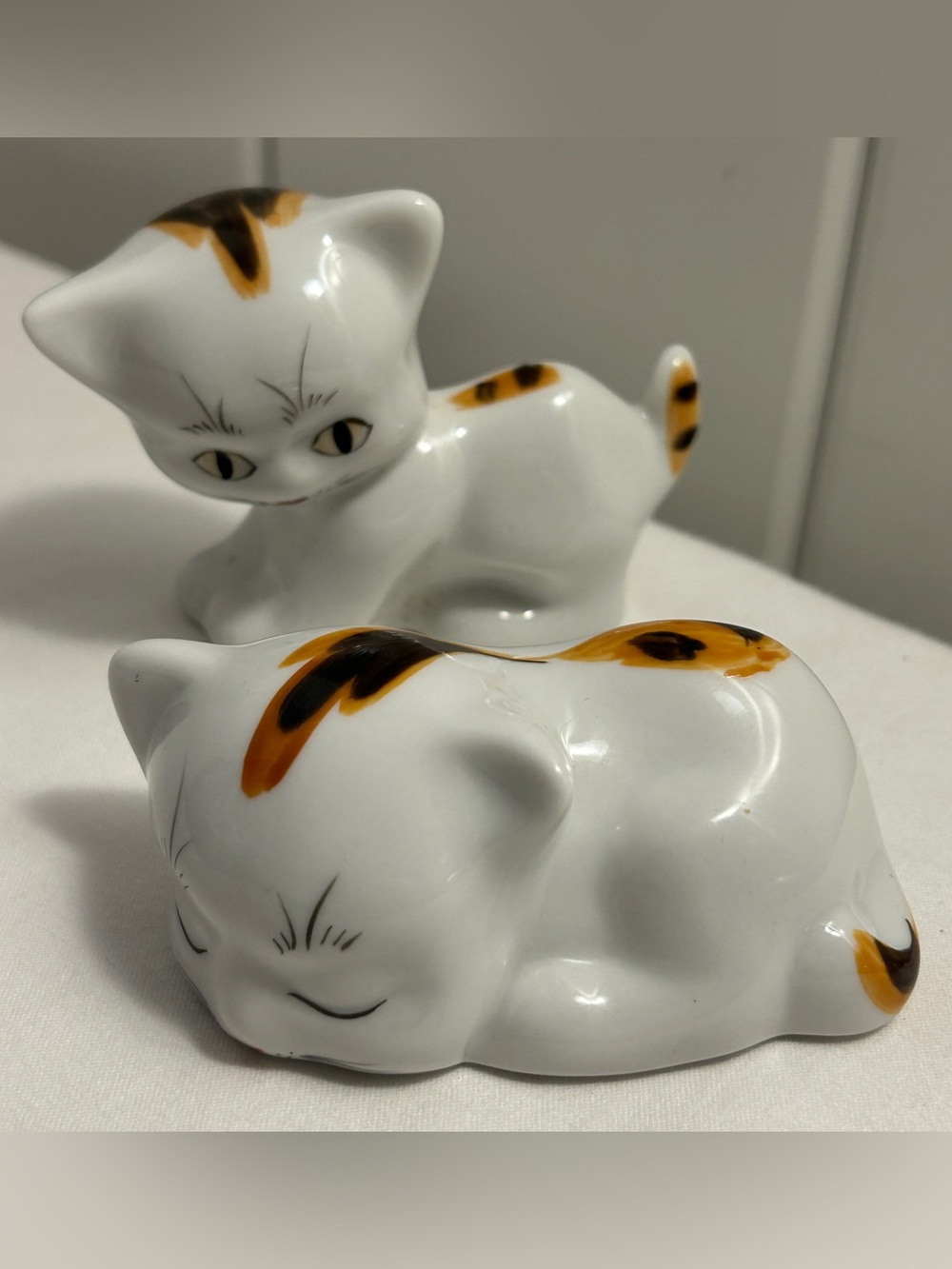 vintage white cat figurines set of 2 small